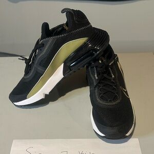 Nike Kids Black and Gold Air Max Sneakers